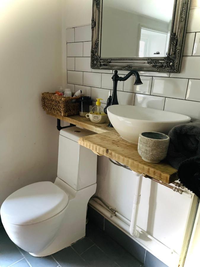 The Beehive, Ground Floor Apartment In Norfolk, No Shared Amenities Downham Market Exterior foto